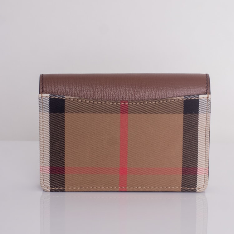 image_e48f742c-4fe9-4269-9f71-1e0290bc0c6b