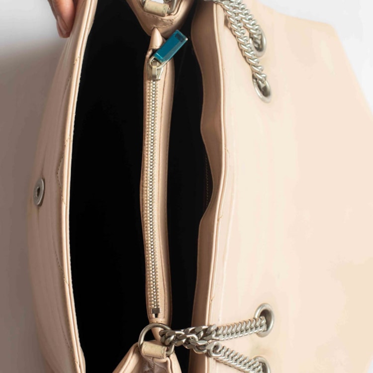 image_eb16bfbe-5f84-4992-b82b-436a7c9fd67e